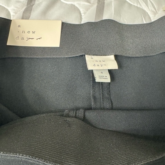 A New Day Black Super High Rise Capri Pants – Size 8 NWT - Picture 4 of 16